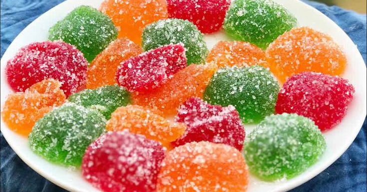 Une assiette de bonsbons multicolors